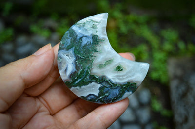 Moss agate is a beautiful semi-precious stone, recognized for its green, moss-like inclusions within a translucent or milky base. 